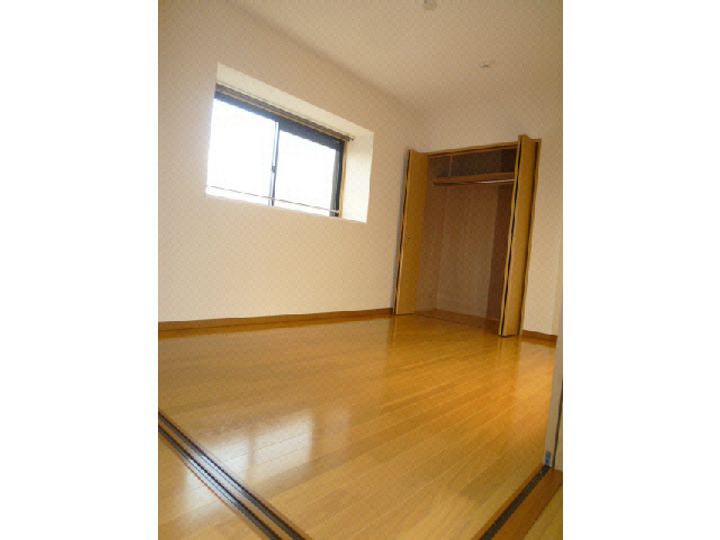 シャラ・IIの居間