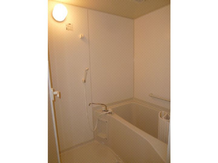 シャラ・IIの風呂