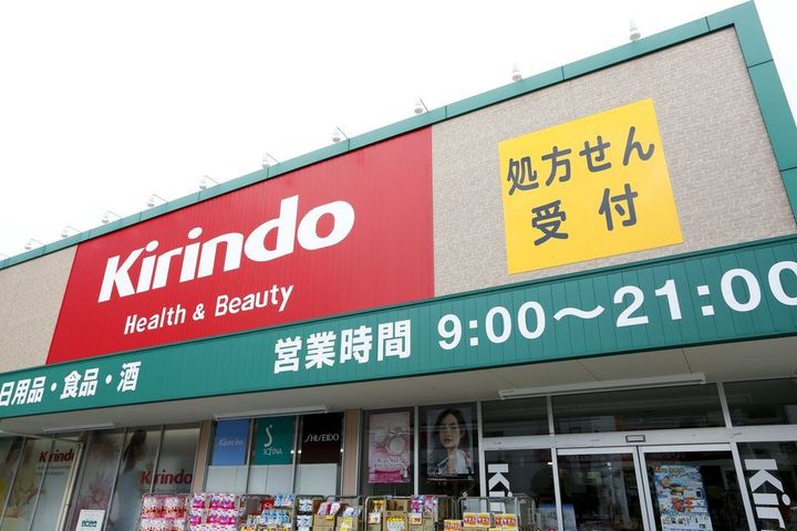 スプランディッドVIIIの周辺