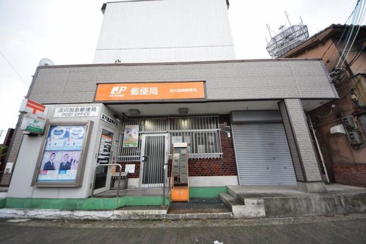 スプランディッドVIIIの周辺