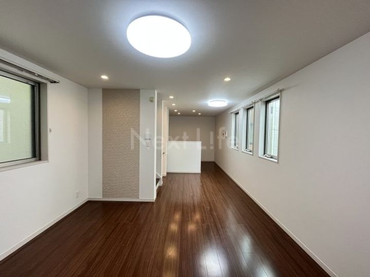 神奈川県横浜市神奈川区上反町2(一戸建)の賃貸物件の居間