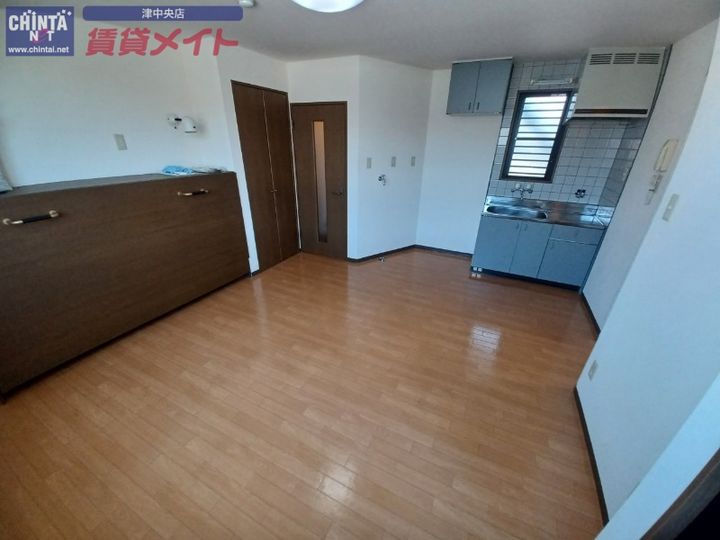 アーリーバードIIの居間