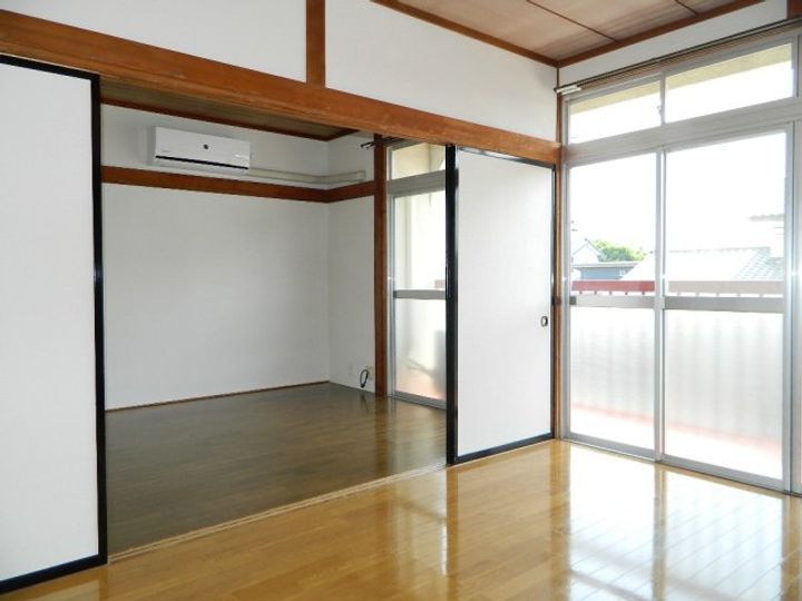 フラワーマンションの居間