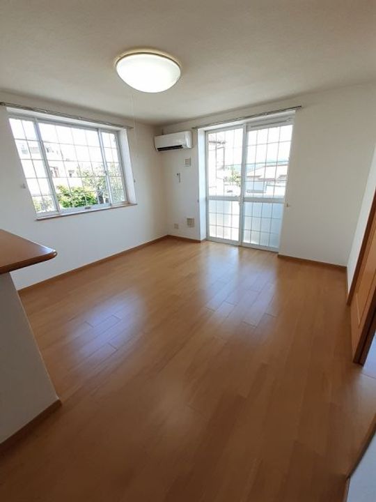 群馬県高崎市剣崎町(アパート)の賃貸物件の居間