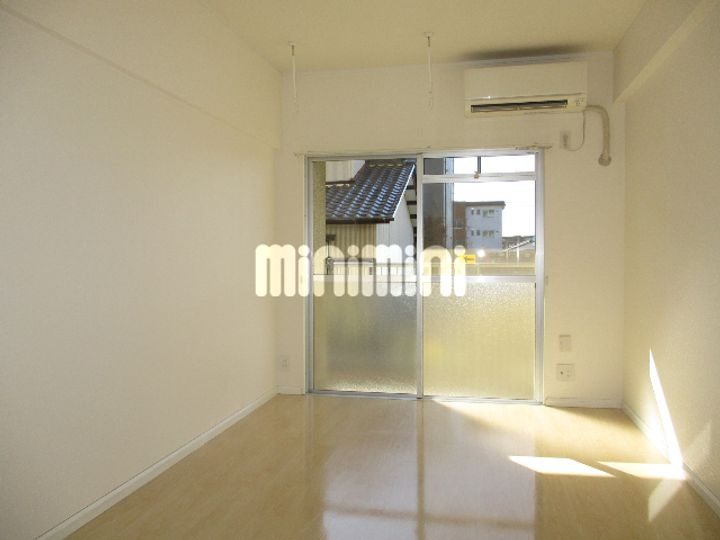 プレジールとざきの居間