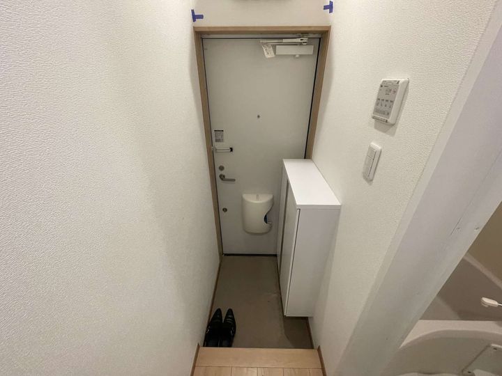 東京都世田谷区弦巻3(アパート)の賃貸物件の玄関