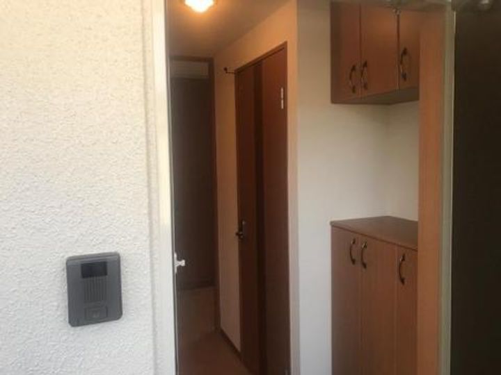 グリシーナの玄関