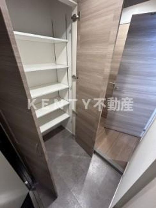 神奈川県横浜市鶴見区生麦5(マンション)の賃貸物件の玄関