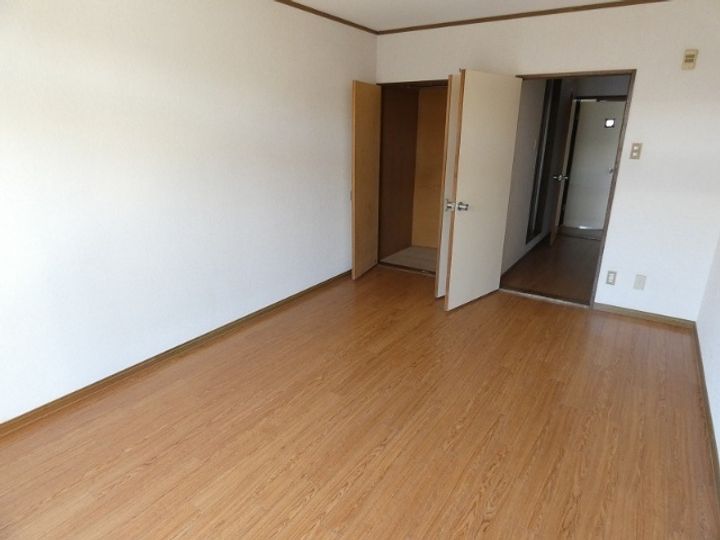 パークハイツ島内の内装