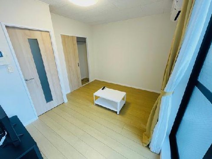 レオパレスシェドゥーブルの居間