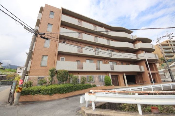 エクステージ東生駒の外観