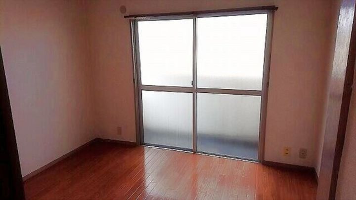 磯尾マンションの居間