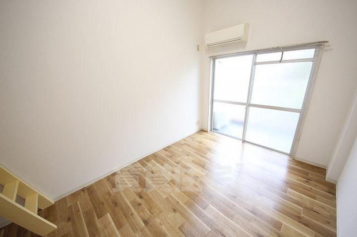 ロイヤルハイツ橿原2の居間