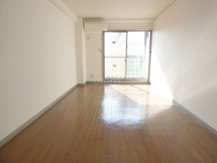 エフキューブ洛南の居間