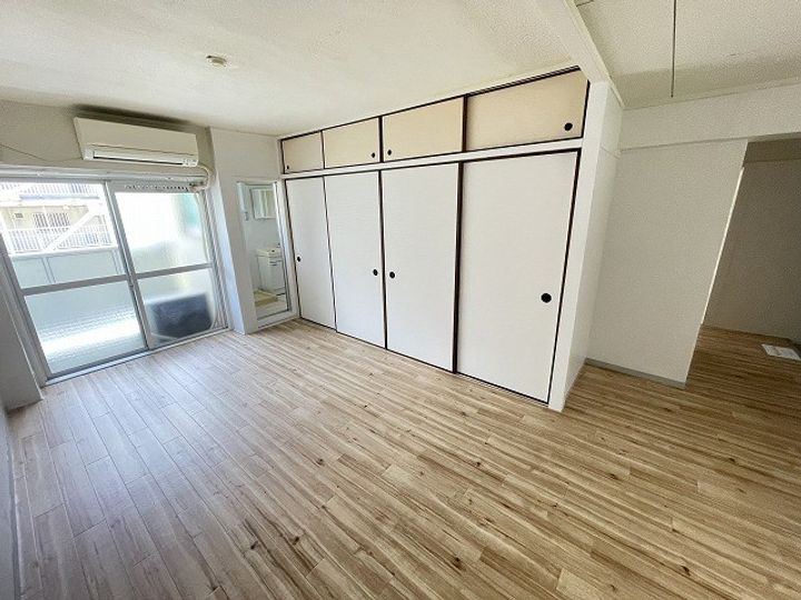 ビレッジハウス倉治の居間