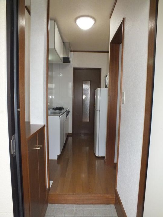 文京町山岸ハイツの玄関
