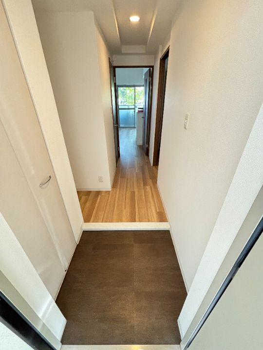 大阪府東大阪市長田3(マンション)の賃貸物件の玄関