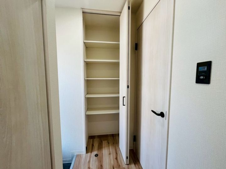 メゾン・エール玖波の玄関