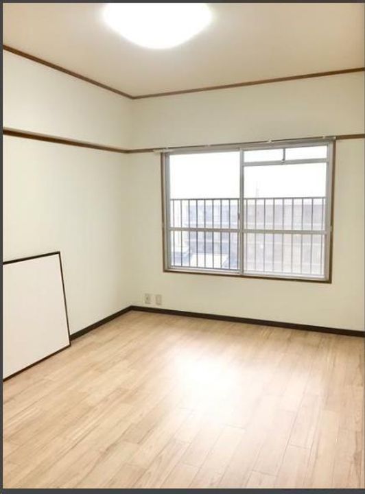 シャトー岡田の居間