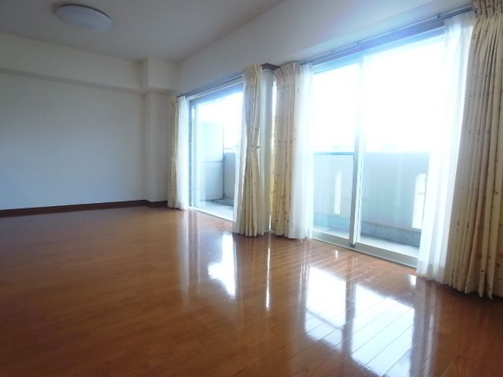 レジデンス辰己の居間