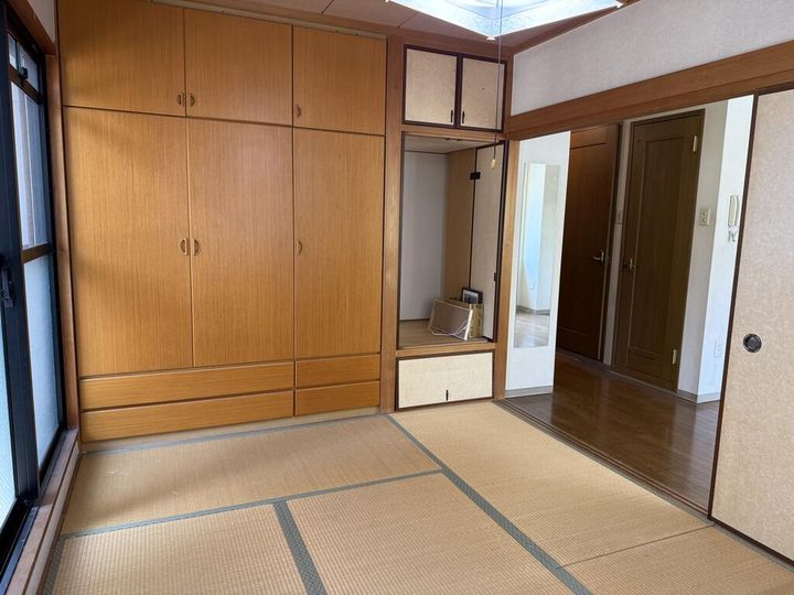 鳴海ビルの内装