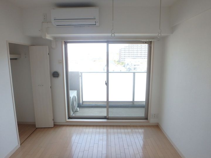 プライムアーバン新百合ヶ丘の居間