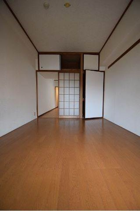 植木ビルの内装