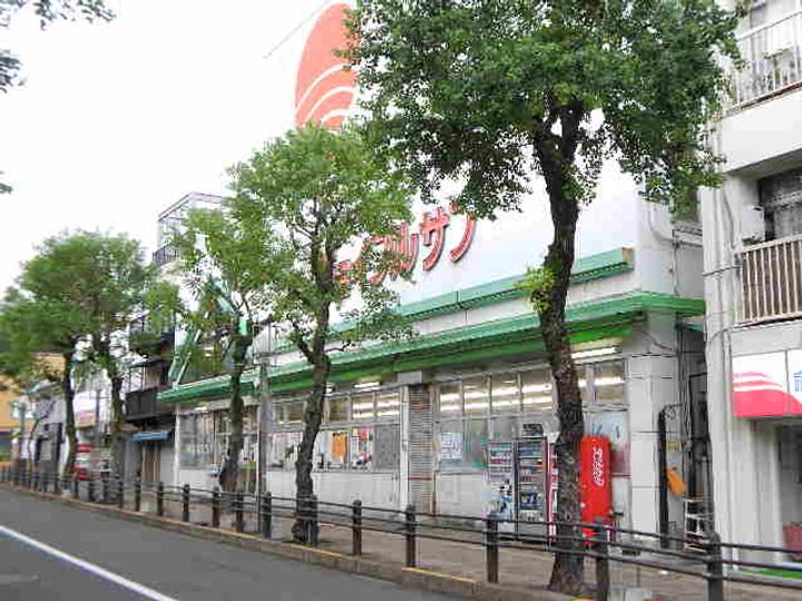 グレシアスルネスの周辺