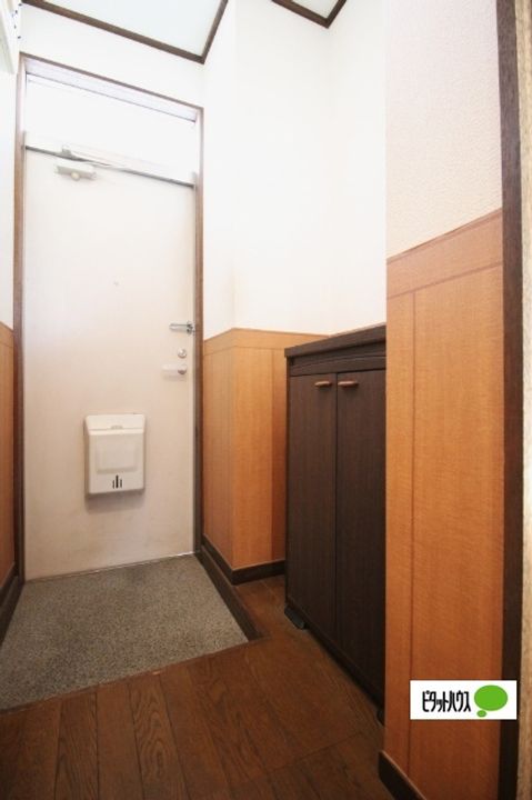 メゾンコスモの玄関