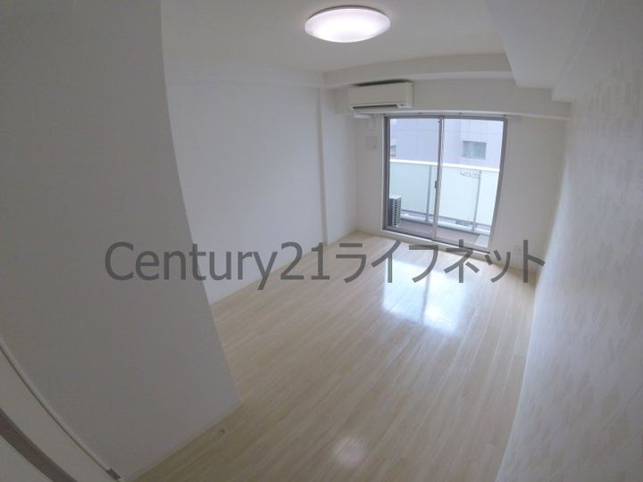 W.O.B UMEDAの居間