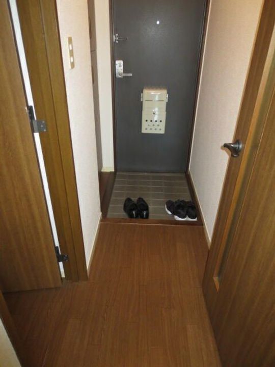 神奈川県横浜市金沢区六浦4(アパート)の賃貸物件の玄関