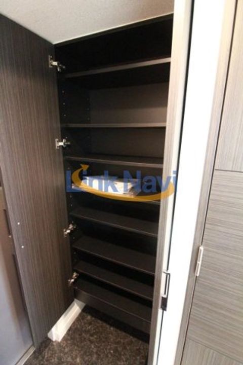 レークス新大阪ウエストの玄関