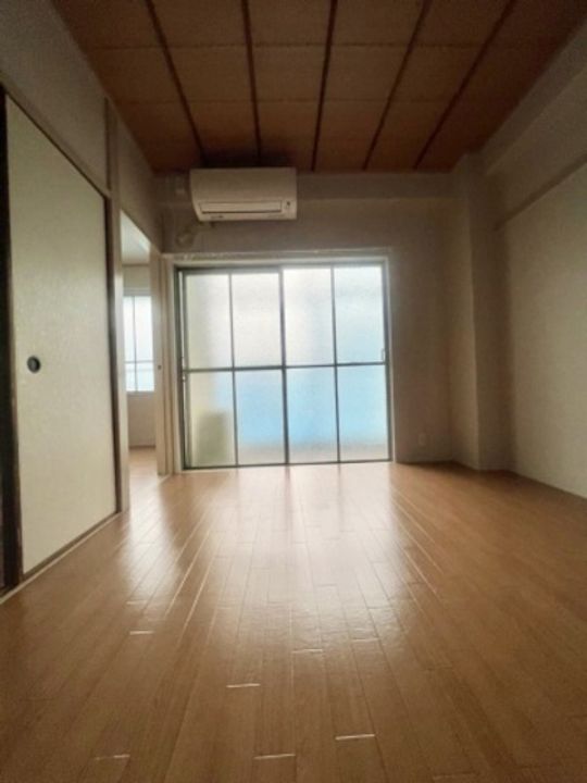 吉村建設ビルの内装