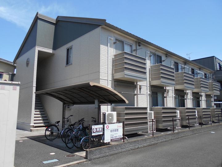 レセンテ南越谷の外観