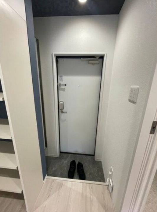 ジーイーオンズの玄関