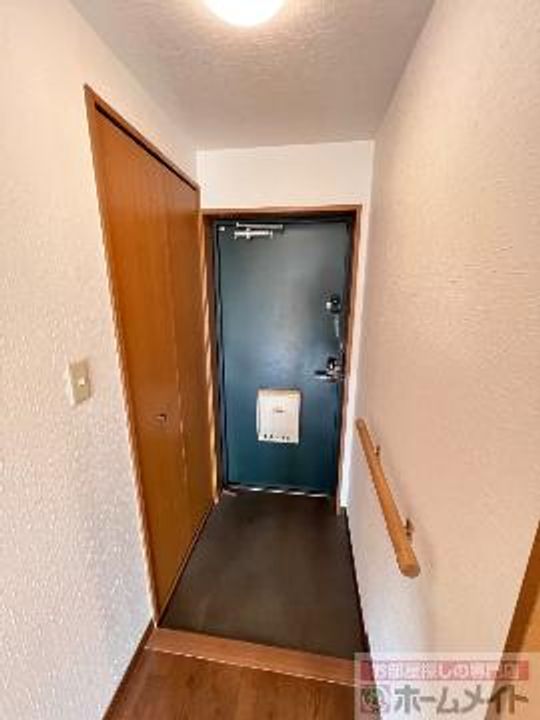 グランドハイツ天神ノ森の玄関