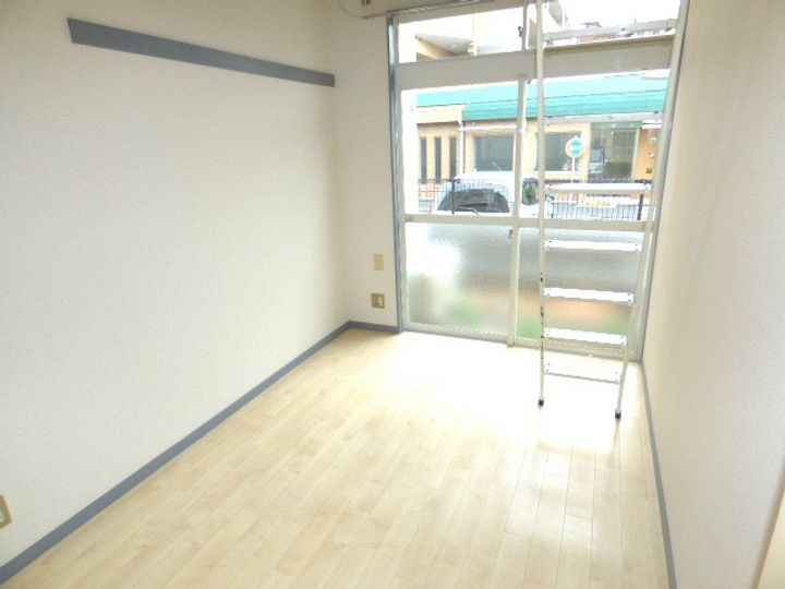 アレックス桂の居間