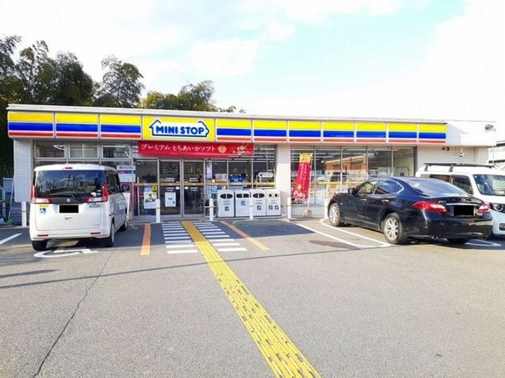 メゾン デ ラプラスの周辺