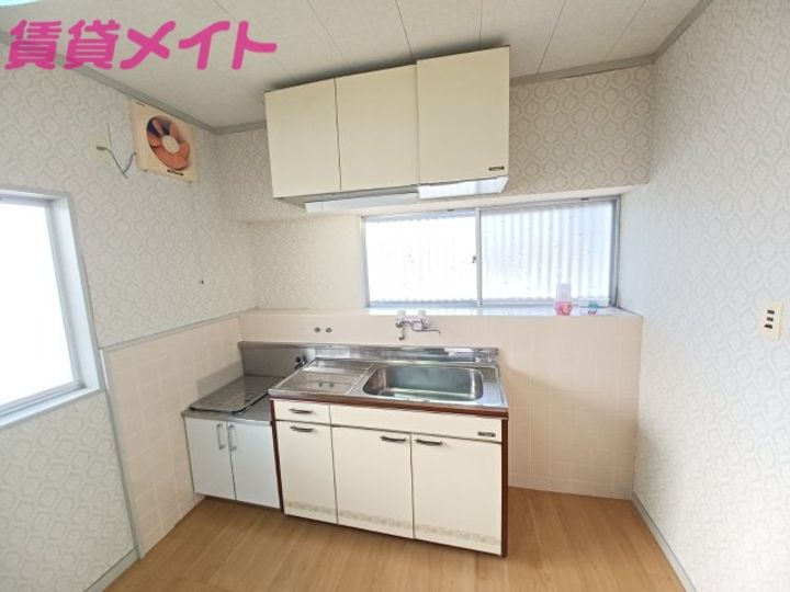 三重県名張市つつじが丘南8番町(一戸建)の賃貸物件のキッチン
