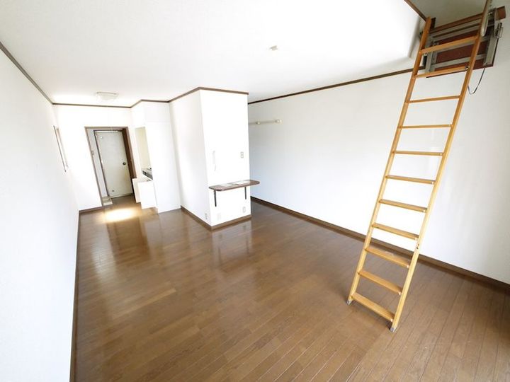 ラ・ダン・ドゥ・サジェッスの居間