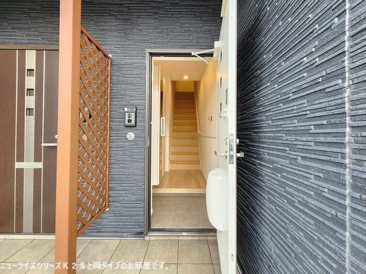 茨城県土浦市右籾(アパート)の賃貸物件の玄関