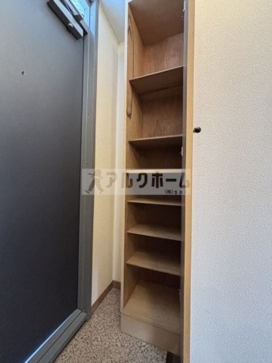 フォレスト堅下の玄関