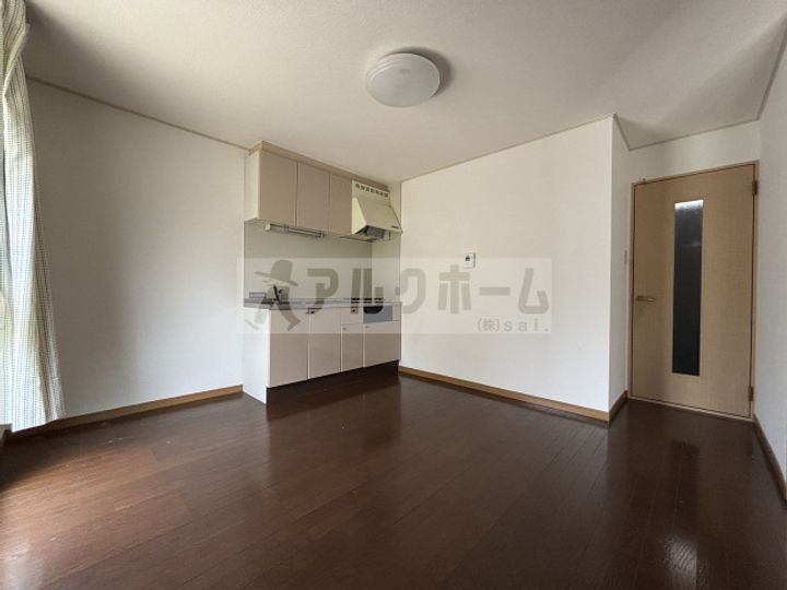 フォレスト堅下の居間