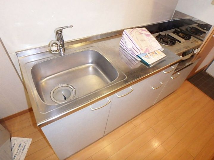 第六マンション一八のキッチン