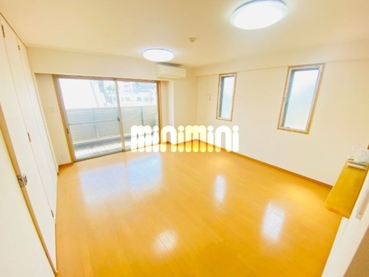 パークヒルズ紅葉山の居間