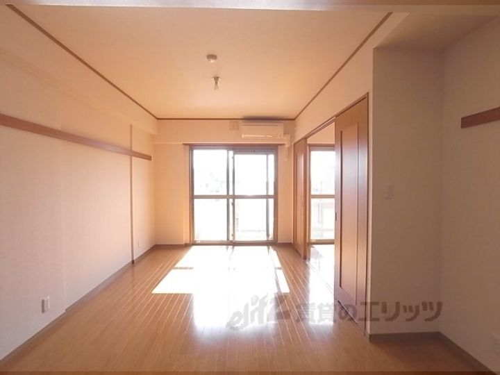 サンモール西京極の居間