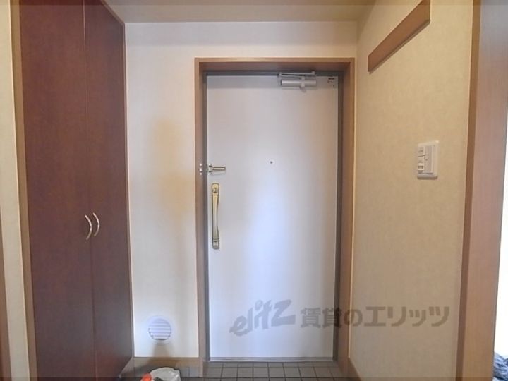 サンモール西京極の玄関