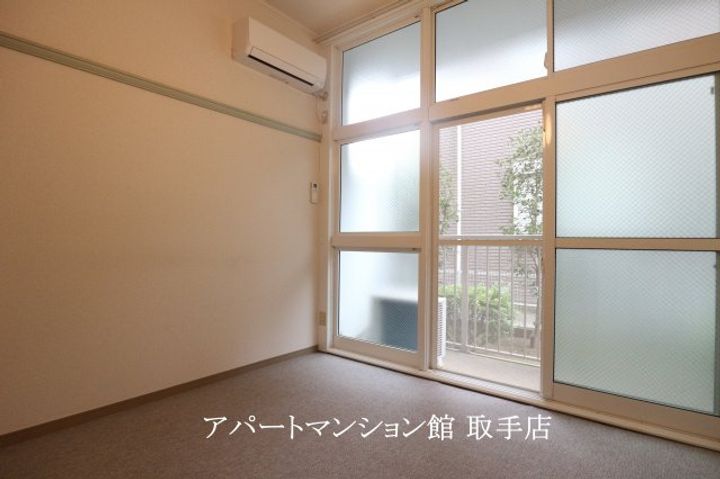 レオパレスグリーンハイツCの居間
