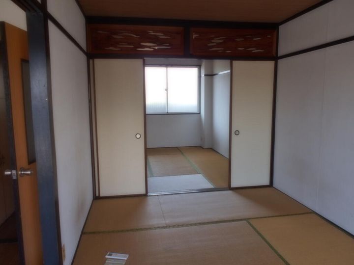 浜内ビルの居間