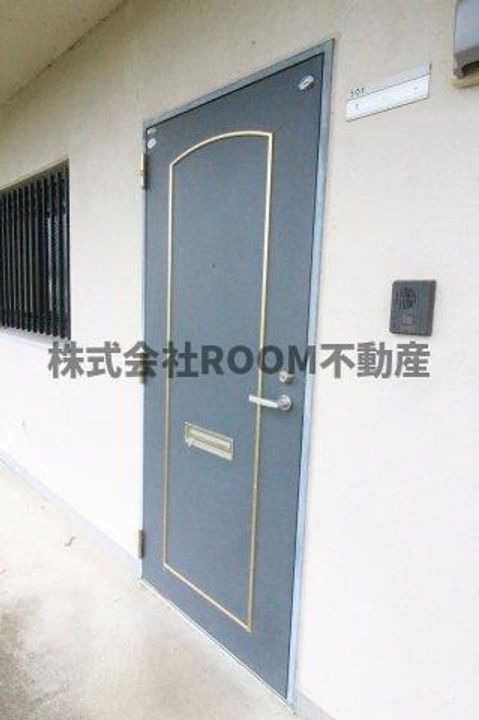 清藤マンションの玄関